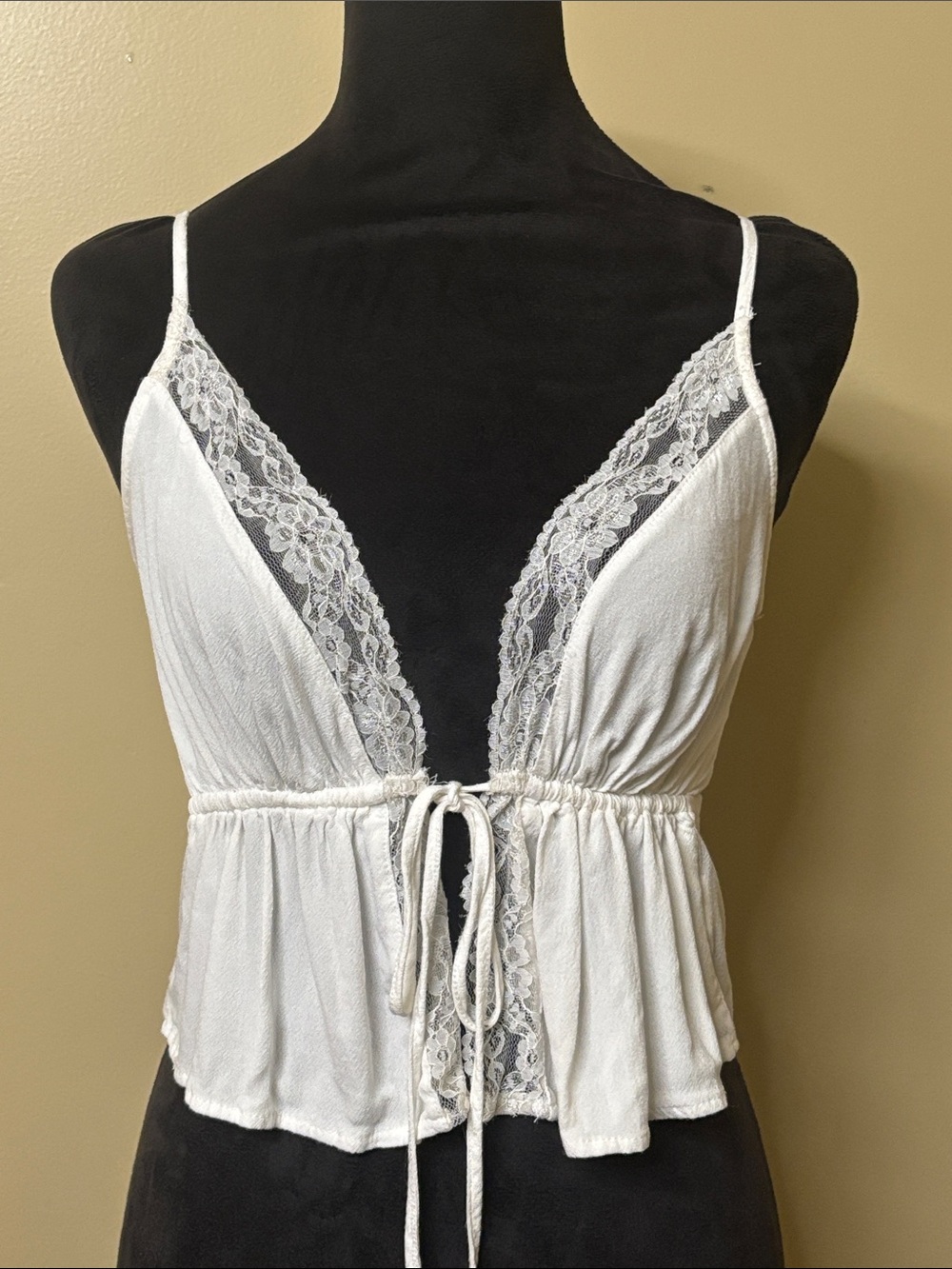 La Hearts Pacsun White V-Neck Lace Cami